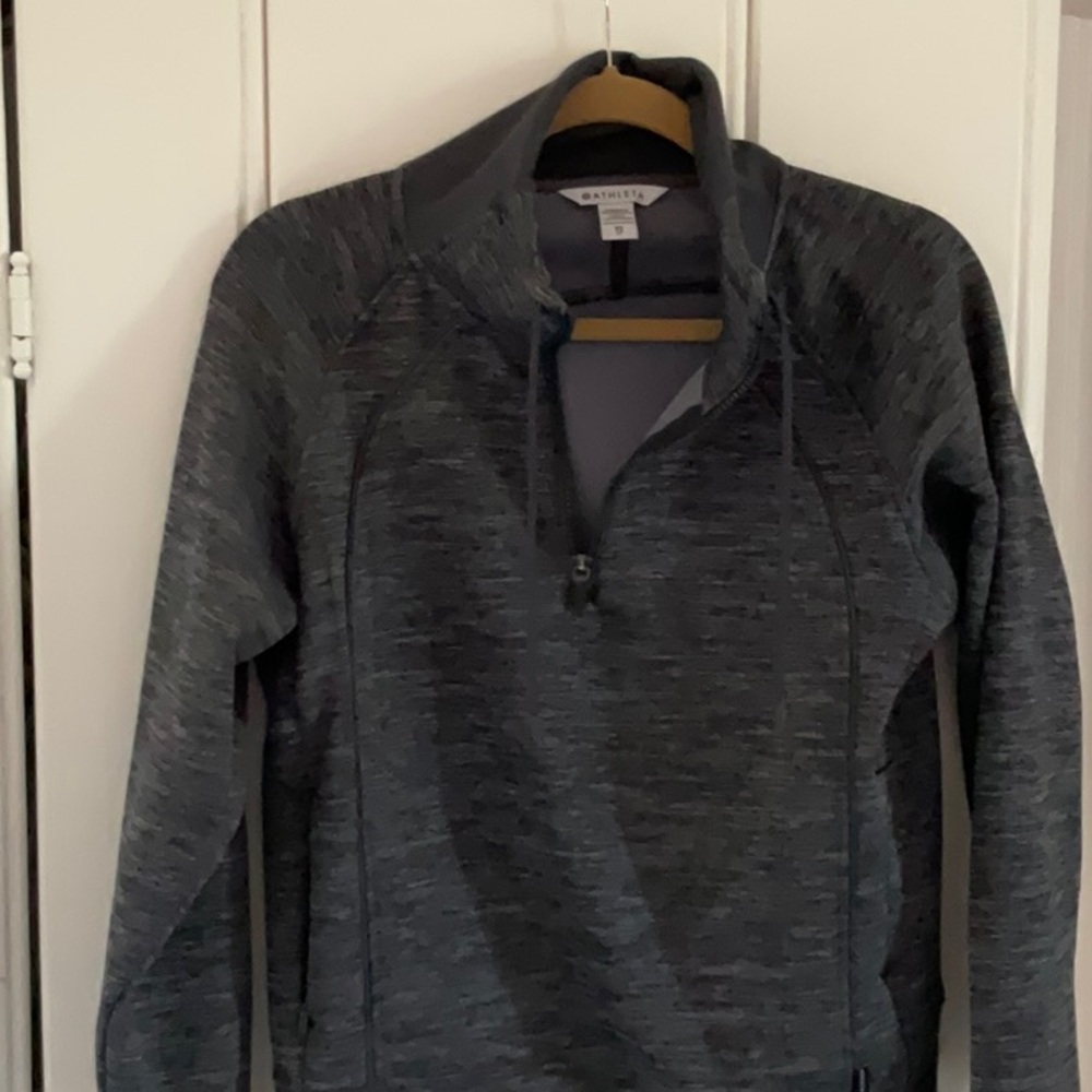 Bran new athlete pullover